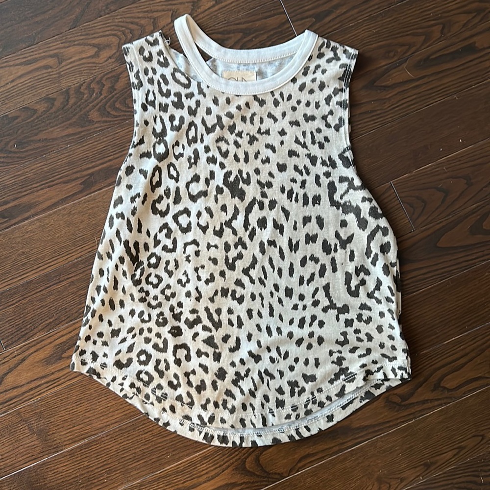 Print chaser tee size small